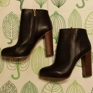 Vince Camuto Leather Ankle Boot Stacked Heel 8.5